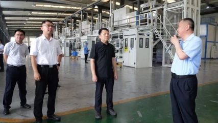 解洪濤調研區工業項目建設指揮部工作開展情況
